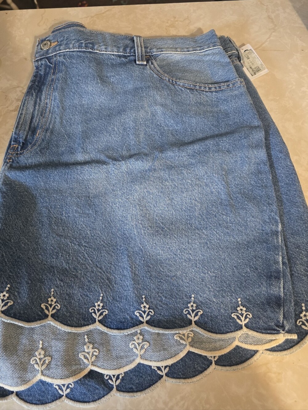 Old Navy High Rise Denim Jeans With Scalloped Embroidered Hem 22 NWT - Picture 1 of 5